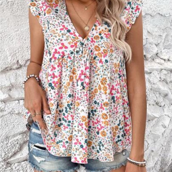 Tops - Floral V-Neck Ruffle Sleeve Top